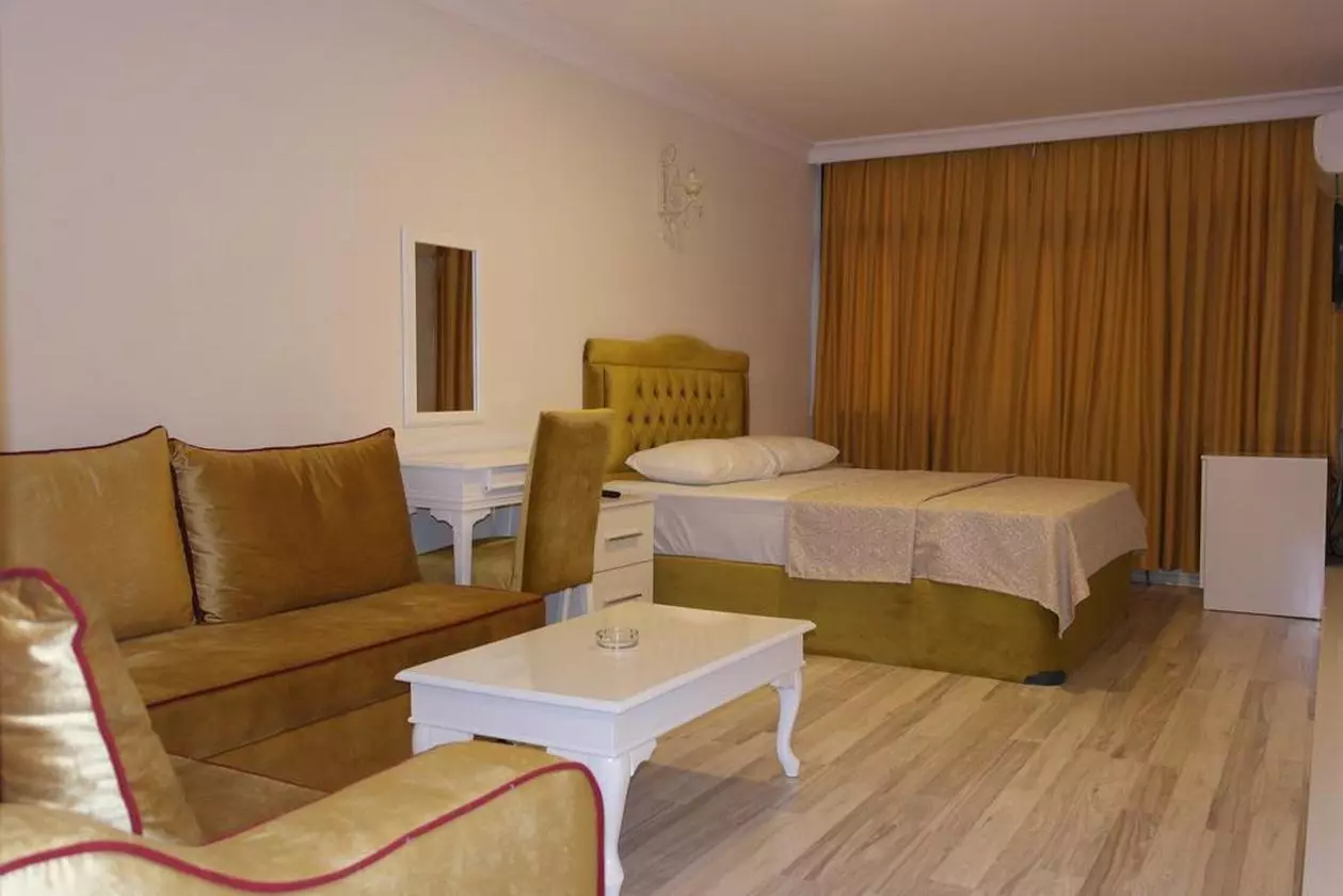 REGENCY_SHABAVIZ (4).jpg